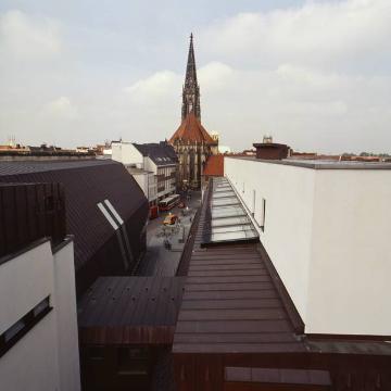 Neue Stadtbibliothek, erbaut 1993: Dachansicht mit Blick zur Lamberti-Kirche