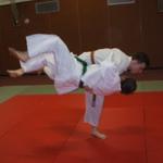 Zwei Judoka bei einer Übung im Stehen (vergrößerte Bildansicht wird geöffnet)