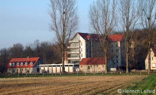 Speicher mit Nebegebuden