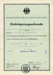 Einbrgerungsurkunde, 1956. Die Siebenbrger Sachsen wurden erst durch die ab 1954 mgliche Einbrgerung zu deutschen Staatsbrgern.