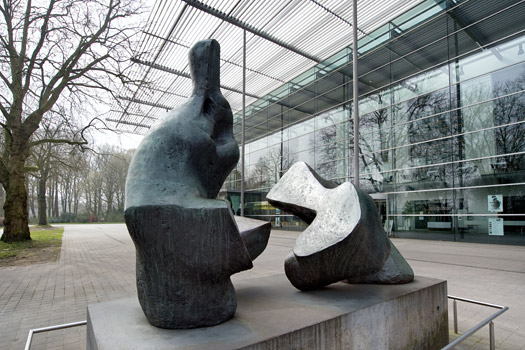 »Two Piece Reclining Figure No. 5« von Henry Moore