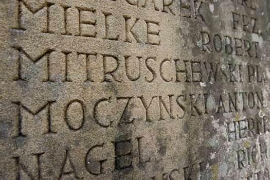 Namen am Ehrenmal im Stadtpark Gladbeck