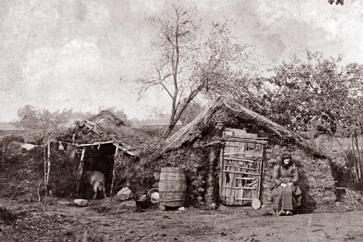 Plaggenhütte der Agnes Schröder geb. Balzen genannt Focken Agnes  auf der alten Börry, Bönninghardt um 1890.