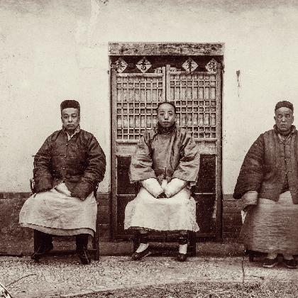 "nach China? Das Fotoalbum des Hugo von Königslöw"