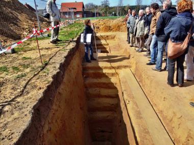 Grabungsleiterin Bettina Tremmel erläutert am Sonntag die Ausgrabungen im Hauptlager der Römer in Haltern. <br>Foto: LWL