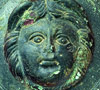 Römischer Zierbeschlag vom Pferdegeschirr mit Gesicht der Medusa / Foto: Hamm, Gustav-Lübcke-Museum