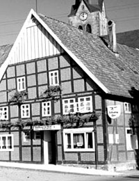 Dorfansicht mit Gastwirtschaft in Hillentrup (Ausschnitt) / Münster, Westfälisches Landesmedienzentrum, 05_2455