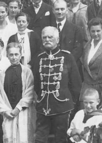 August von Mackensen im Kreis seiner Familie, 1929 (Ausschnitt) / Quelle: Bundesarchiv, Bild 183-R11236, Kühlewindt, CC-BY-SA