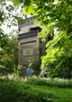 Hagen: Stein-Turm auf dem Kaisberg, verwildertes Grundstück mit Absperrung, Zustand im September 2007 / Marcus Weidner