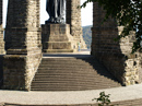 Porta Westfalica: Kaiser-Wilhelm-Denkmal, Basis des Standbilds von Kaiser Wilhelm I. (1797-1888, reg. ab 1858/1861 bzw. 1871-1888) / Marcus Weidner
