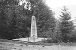 Sowjetischer Obelisk für die ermordeten Zwangsarbeiter auf der Kriegsgräberanlage in Suttrop, 1964 auf den Friedhof Fulmecke in Meschede versetzt / Essen, Volksbund Deutsche Kriegsgräberfürsorge