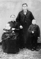 Familie Wiechering: Sophie Wiechering (1871-1937), Ehemann Heinrich, Sohn Fritz und Tochter Luise in Stemwede-Dielingen / Münster, Volkskundliche Kommission für Westfalen